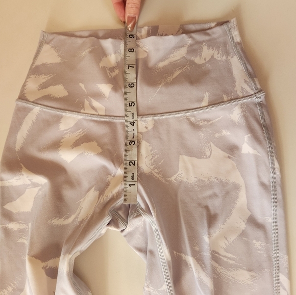 Lululemon Wunder Under HR Tight Mid Rise Gray Pattern Size 4 - Picture 6 of 7